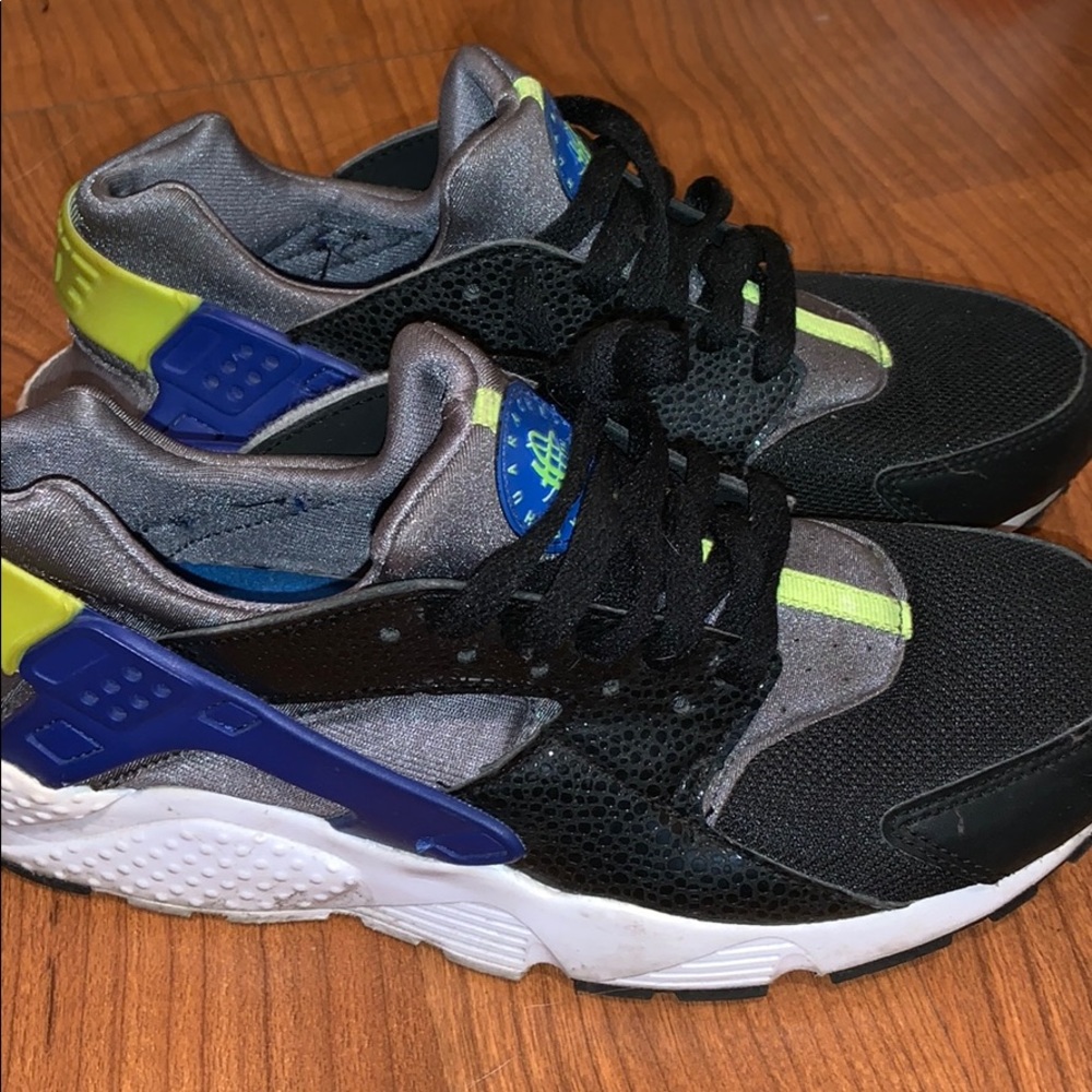 NIKE HUARACHES WOMEN